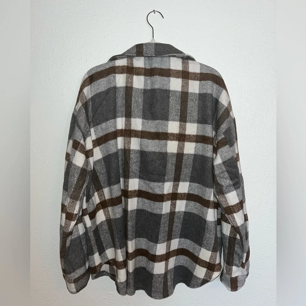 Shacket - Picture 4 of 4